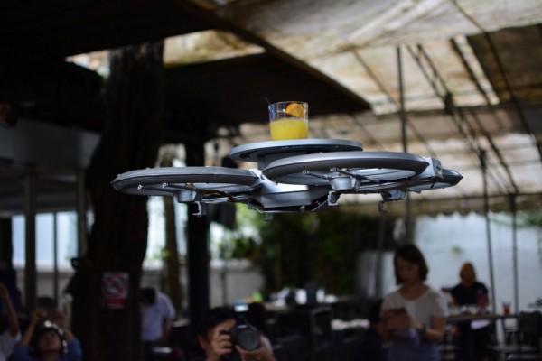 Singapore-restaurant-shows-off-autonomous-drone-waiters-01